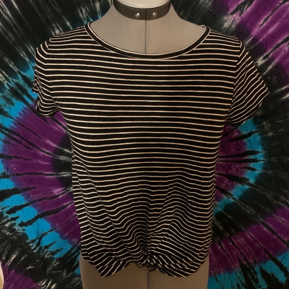 SMALL(14) Cropped Black and White shirt from Authentic American Heritage